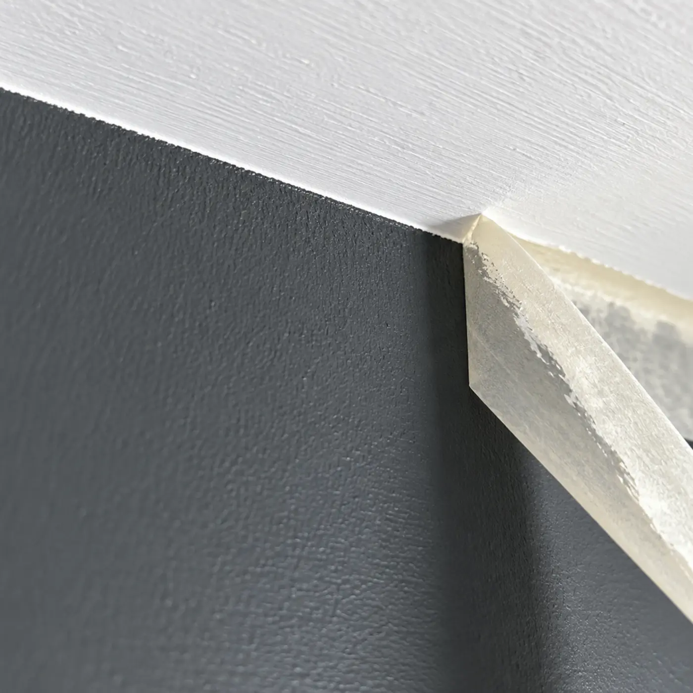Beispielbild: exakte Farbkante zwischen Wand und Decke